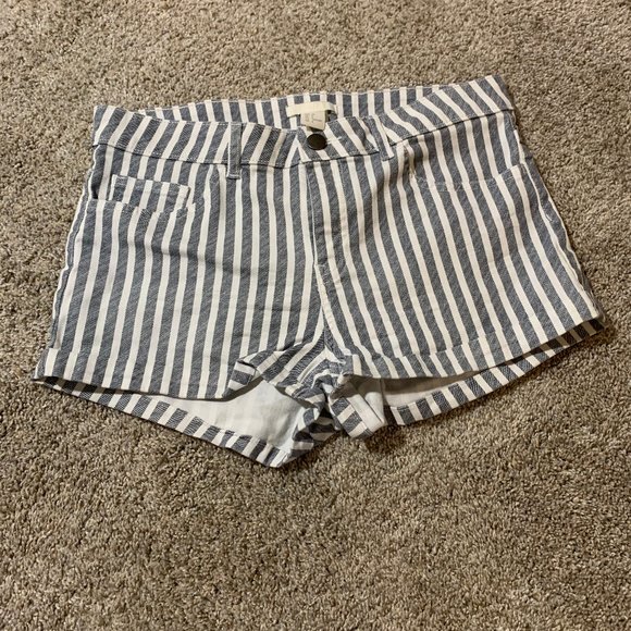 H&M Striped Women's Shorts Size 4 - Picture 1 of 3